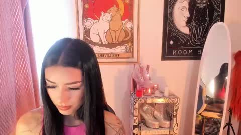 Scarlet online show from October 2025 08:50:01 PM
