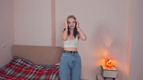 Lily online show from October 2025 02:59:01 AM