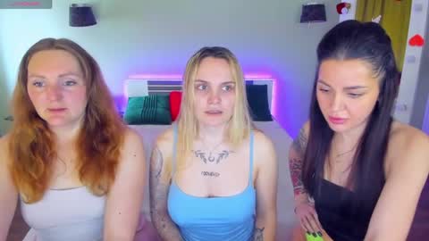 Lili and Bella online show from April 2026 06:27:01 AM