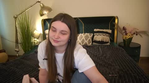 Emily online show from May 2026 06:33:01 AM