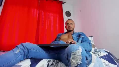 Magnusclark online show from November 2025 07:03:01 PM