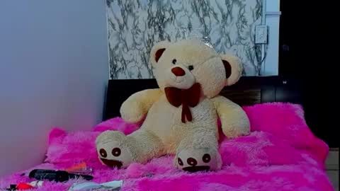 Maia Bronce online show from April 2026 05:17:01 PM