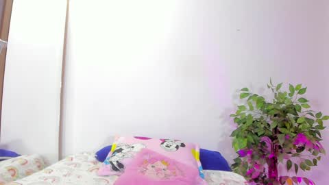 Snapshot of maia_goldenn chatting on January 2025 09:26:02 AM maia online show from January 2025 09:26:02 AM