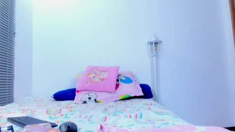 Snapshot of maia_goldenn chatting on February 2025 12:23:02 PM maia online show from February 2025 12:23:02 PM