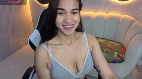 Snapshot of maia_tx chatting on October 2025 01:19:01 PM Online 800 to 1400 online show from October 2025 01:19:01 PM