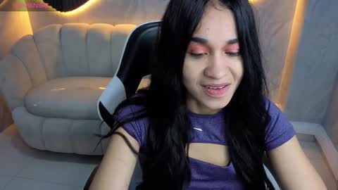 Snapshot of maia_tx chatting on October 2025 01:04:02 PM Online 800 to 1400 online show from October 2025 01:04:02 PM