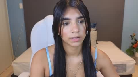 Maiaa Ruiz  online show from December 2024 01:32:02 PM