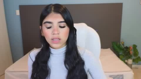 Maiaa Ruiz  online show from January 2025 01:31:02 PM