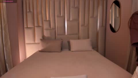  Maia  online show from September 2025 06:42:02 PM