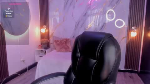 Maia online show from April 2026 12:00:02 PM