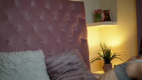  Maia  online show from September 2025 07:35:01 PM