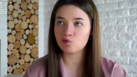 Lucy online show from December 2025 03:35:01 AM