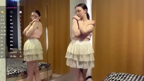 Elina online show from September 2025 09:11:02 AM