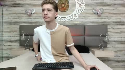 maikol_newman online show from April 2026 12:30:01 PM