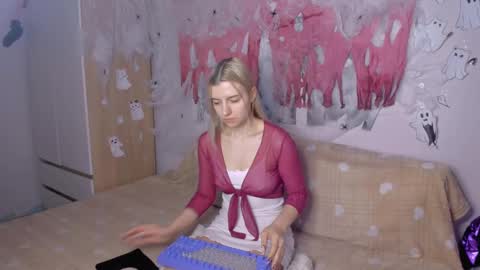 Snapshot of mailin_harrington chatting on December 2024 03:09:02 AM Your kitty online show from December 2024 03:09:02 AM