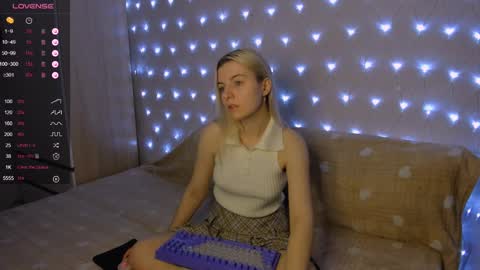Snapshot of mailin_harrington chatting on December 2024 03:28:01 PM Your kitty online show from December 2024 03:28:01 PM