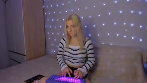 Snapshot of mailin_harrington chatting on September 2025 03:50:02 PM Your kitty online show from September 2025 03:50:02 PM