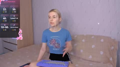 Your kitty online show from October 2025 03:01:02 AM