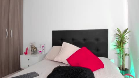 Mailyn online show from January 2025 04:23:01 PM