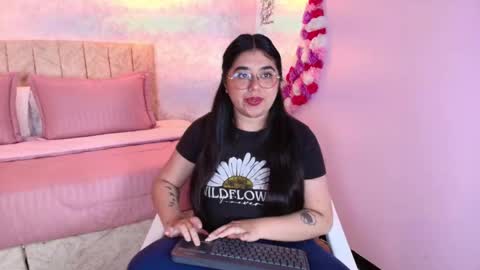 Snapshot of mailyn_rose chatting on October 2025 02:29:01 PM mailyn_rose online show from October 2025 02:29:01 PM