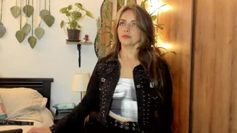 Mailyn Foxx online show from June 2026 03:33:01 AM