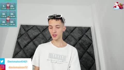 Maison Davis online show from December 2024 10:12:01 PM