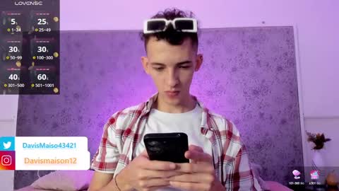 Maison Davis online show from February 2025 10:09:01 PM