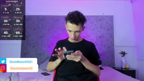 Maison Davis online show from February 2025 12:03:01 AM