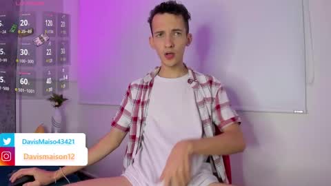 Maison Davis online show from March 2025 10:17:02 PM