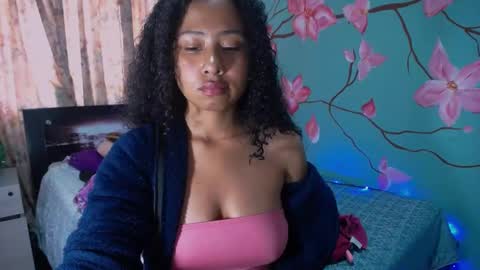Snapshot of maite_loves chatting on January 2025 03:44:01 PM Maite online show from January 2025 03:44:01 PM