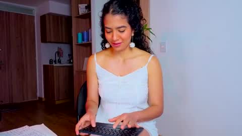   Lauu online show from April 2026 06:36:02 PM