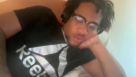 makemenutinmywifewhilewefuck online show from April 2026 05:10:02 PM