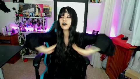 ...  ... online show from October 2025 04:44:02 AM