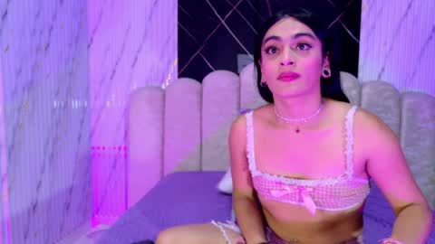 Snapshot of malaia_thompson_ chatting on May 2026 12:01:02 PM malaia thompson online show from May 2026 12:01:02 PM