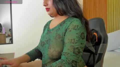 M A L A K online show from April 2026 02:04:02 AM