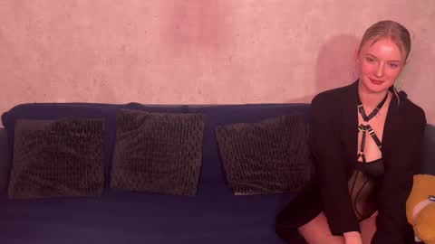 Snapshot of maliinka chatting on November 2025 07:59:01 PM Malinka online show from November 2025 07:59:01 PM