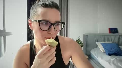 Snapshot of malina568708 chatting on March 2025 02:29:01 PM malina568708 online show from March 2025 02:29:01 PM