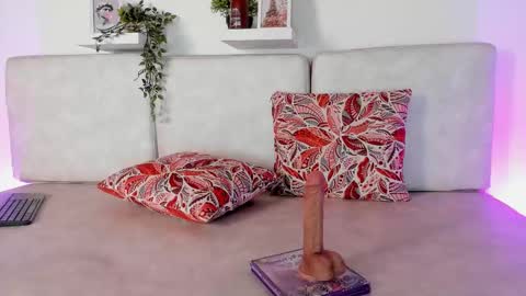 Snapshot of malka_burning chatting on February 2025 11:58:02 PM Malka online show from February 2025 11:58:02 PM