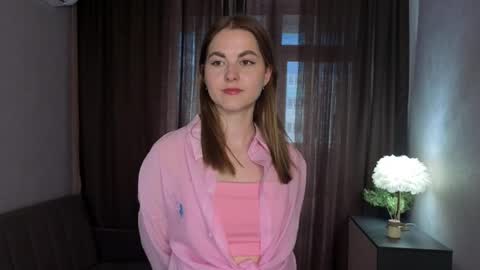 Snapshot of mallieangelini chatting on May 2026 05:47:01 AM Mia online show from May 2026 05:47:01 AM