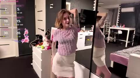 Nicole online show from April 2026 07:15:02 PM