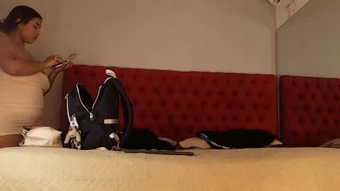 Lory  online show from April 2026 07:09:02 PM