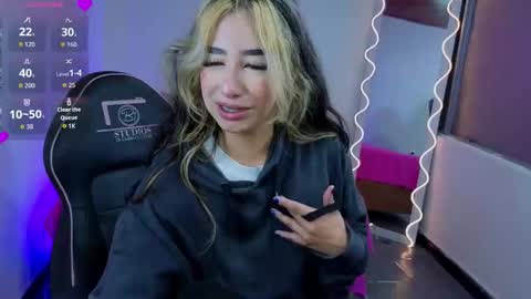 Malory  online show from September 2025 07:02:02 PM