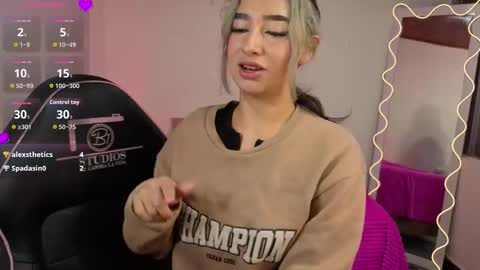 Malory  online show from November 2025 07:14:01 PM