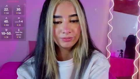 Malory  online show from November 2025 07:03:03 PM