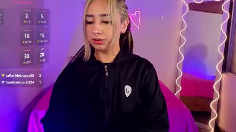 Malory  online show from November 2025 11:43:02 AM