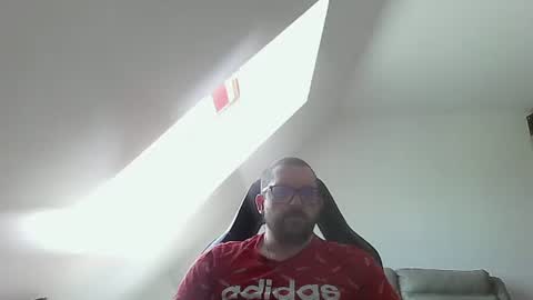 Snapshot of malou2927 chatting on May 2026 11:28:02 AM breton online show from May 2026 11:28:02 AM