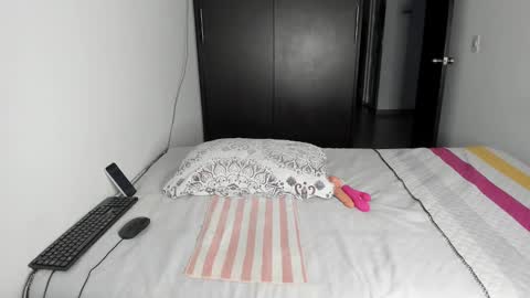 Snapshot of malucam_06 chatting on February 2025 10:44:02 PM instagram nueela online show from February 2025 10:44:02 PM