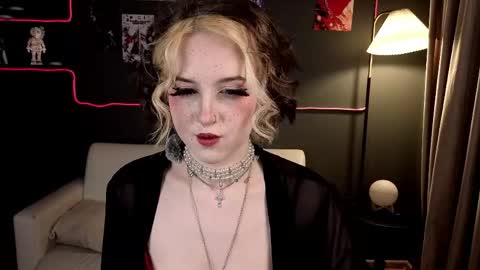 Luna online show from April 2026 10:16:01 PM