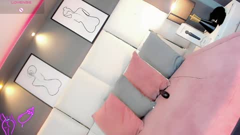 manellyksparklee online show from April 2026 01:58:02 PM