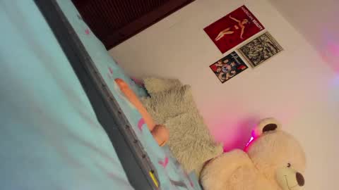 Snapshot of mantis_wine chatting on February 2025 01:29:01 AM MARY online show from February 2025 01:29:01 AM